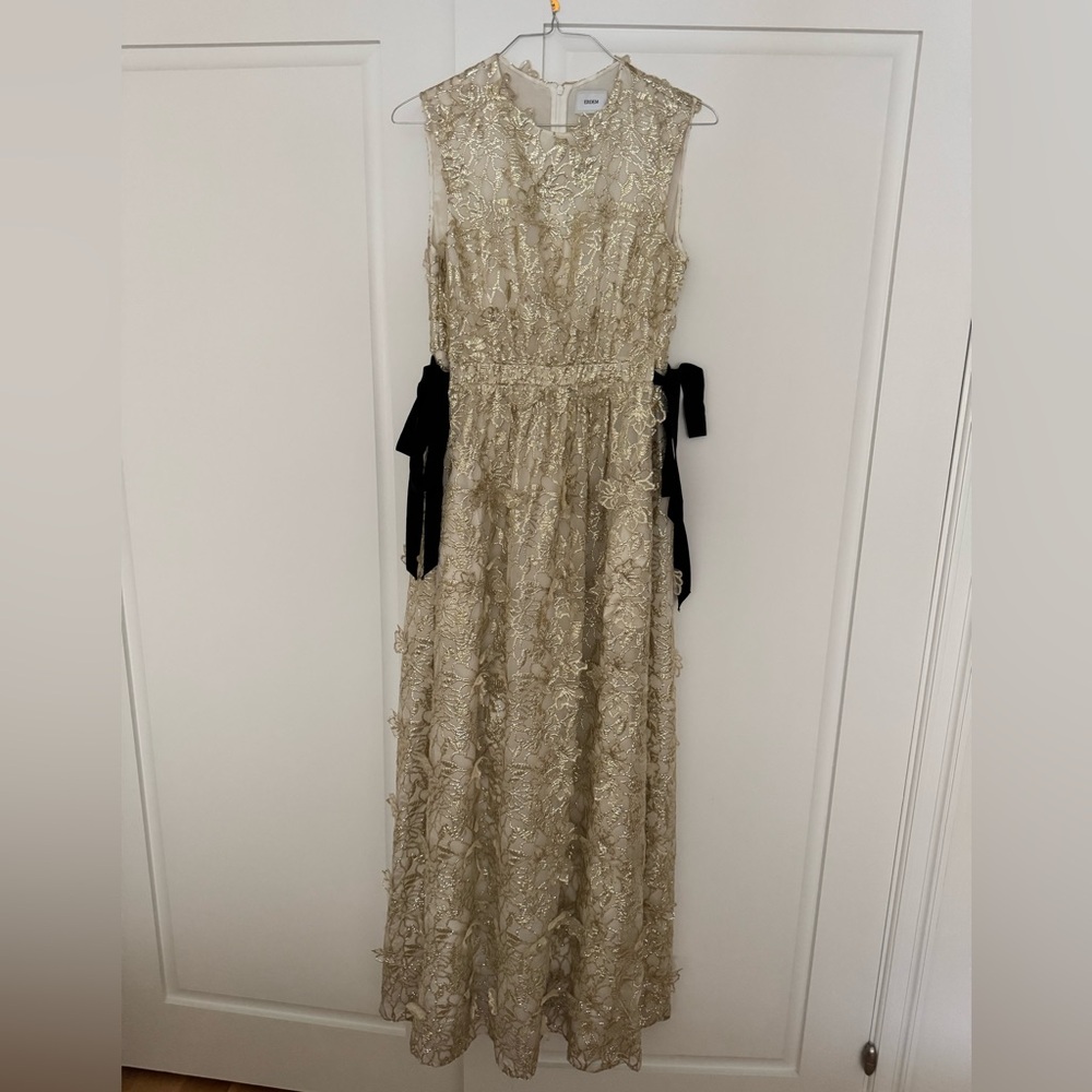 Elegant Cream Lace Evening Gown - Picture 5 of 7